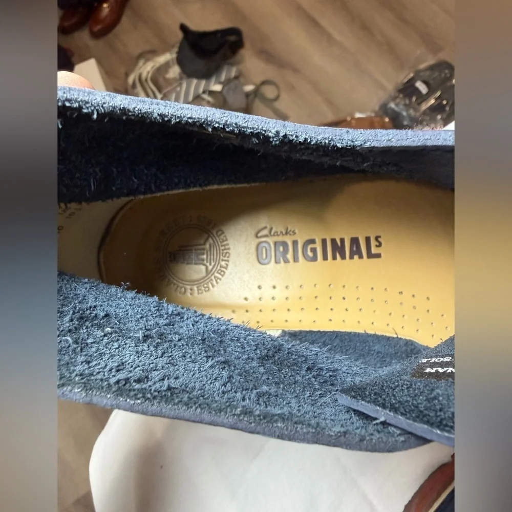 Clarks Size 10.5 Dark Blue Suede Chukka Boots with Bright Orange Laces